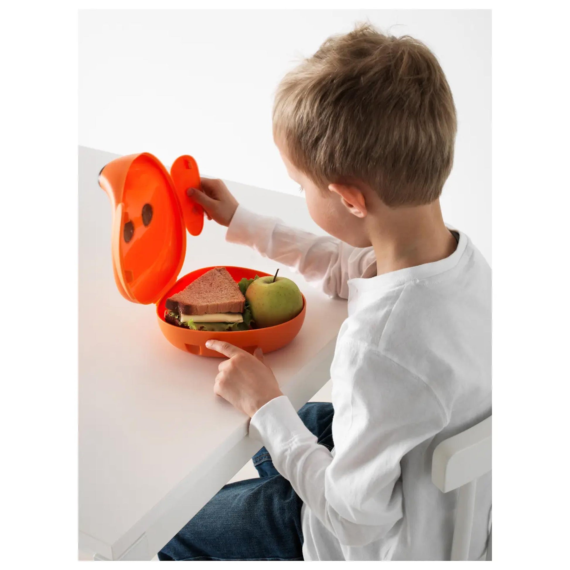 Smaska Lunch Box featuring a cute animal-inspired shape, perfect for sandwiches and fruits.